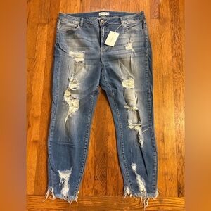 NWT Ms. Cello cropped, skinny, distressed light wash jeans, size 20
#10